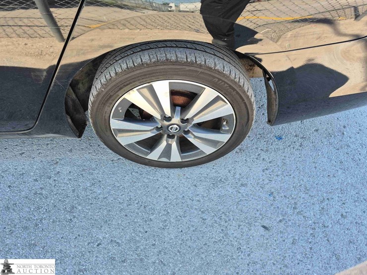 2018-nissan-sentra-sv-4dr-sedan-image-10