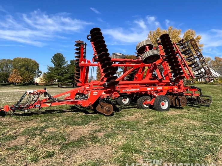 2016-kuhn-krause-8005-excelerator-verticle-tillage-tool-image-1