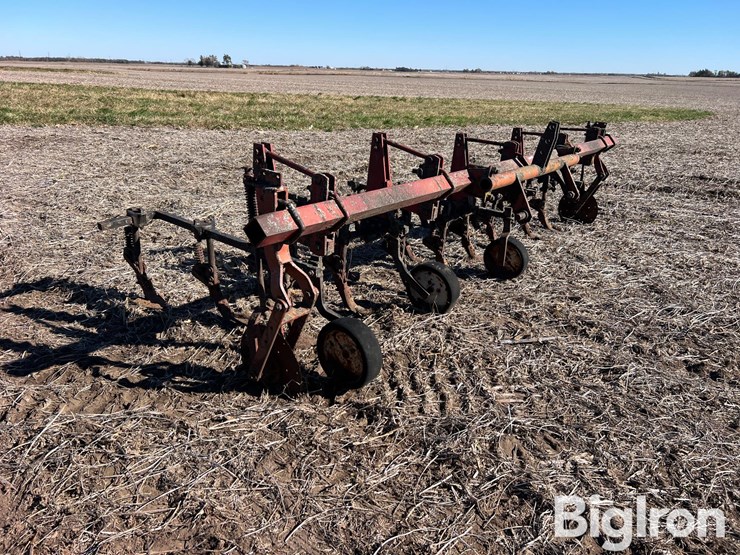 3-pt-4-row-cultivator-image-3