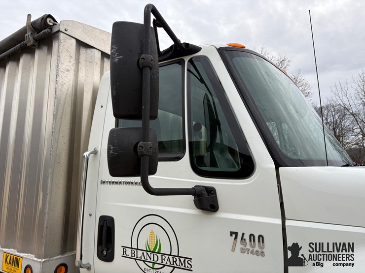 2004-international-7400-image-12
