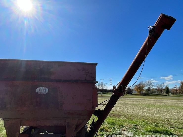 j&m-gravity-wagon-on-john-deere-gear-image-21