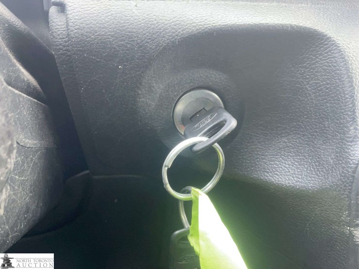 2020-ford-explorer-image-16