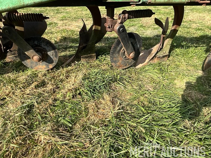 john-deere-2810-image-17