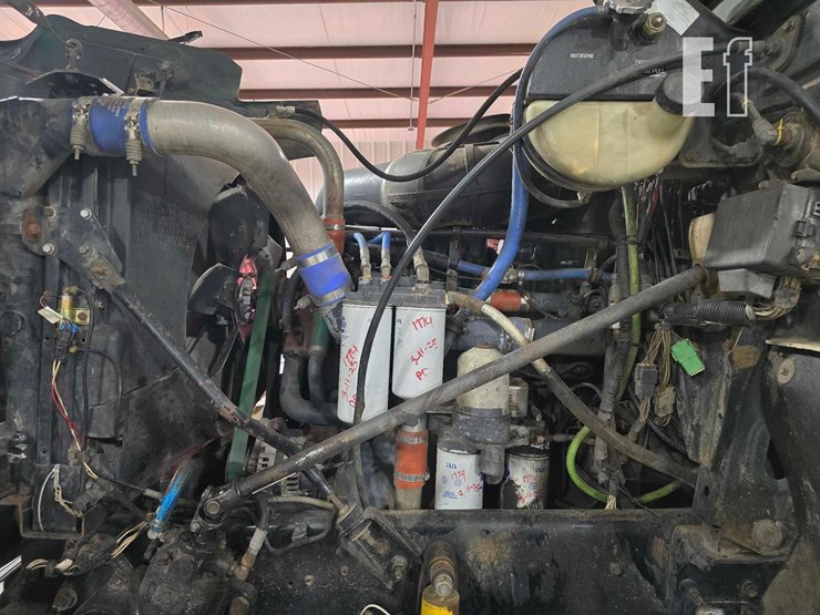 2000-mack-ch613-image-37