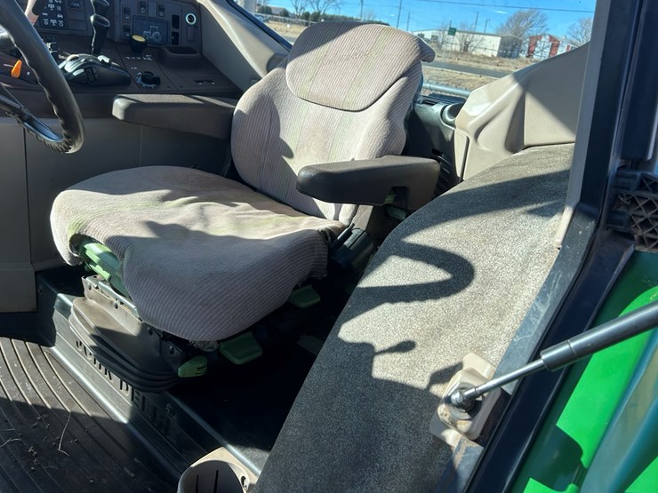 2007-john-deere-7520-image-22