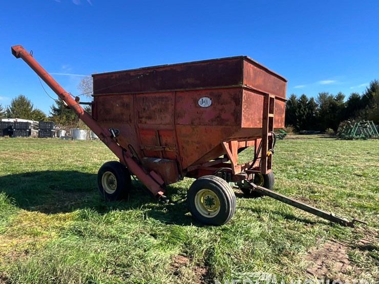 j&m-gravity-wagon-on-john-deere-gear-image-7