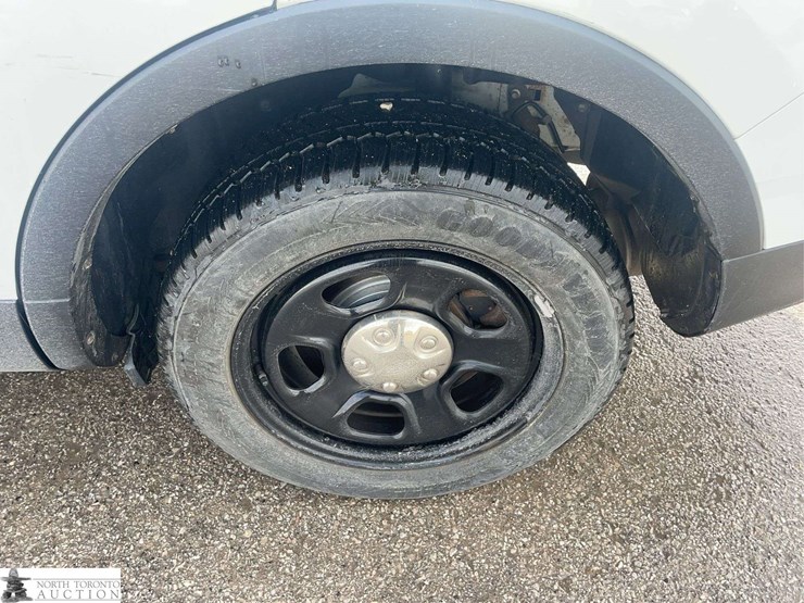 2014-ford-explorer-image-22