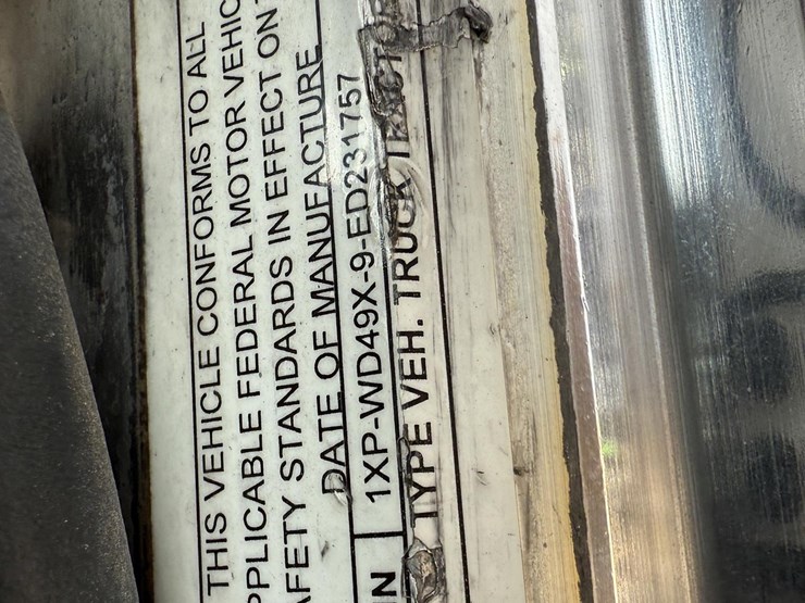 2014-peterbilt-388-image-12