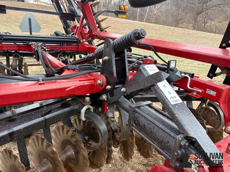 2012-case-ih-330-image-14