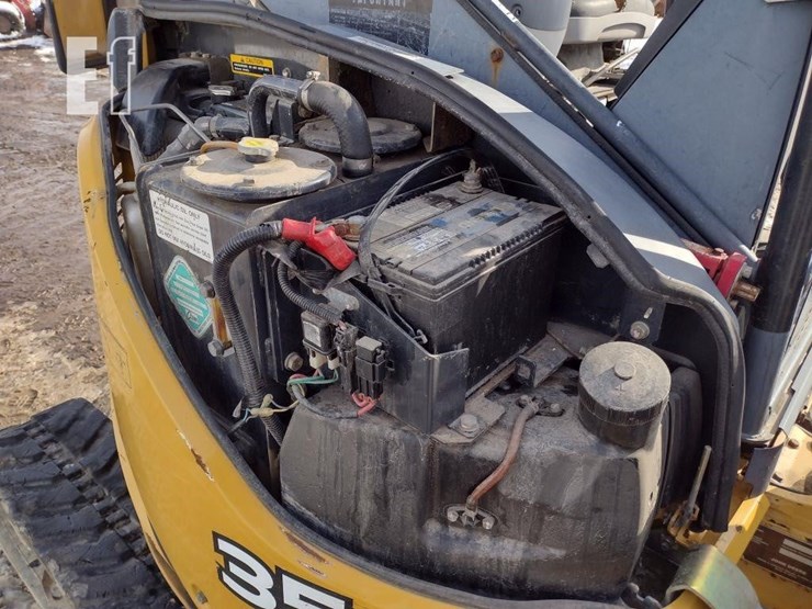 2013-deere-35d-image-45