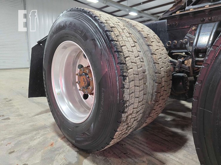 2015-kenworth-t680-image-28