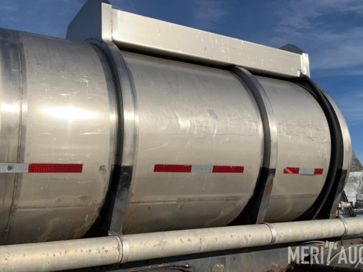 polar-mfg-co.-5,500-gallon-stainless-steel-tanker-image-25