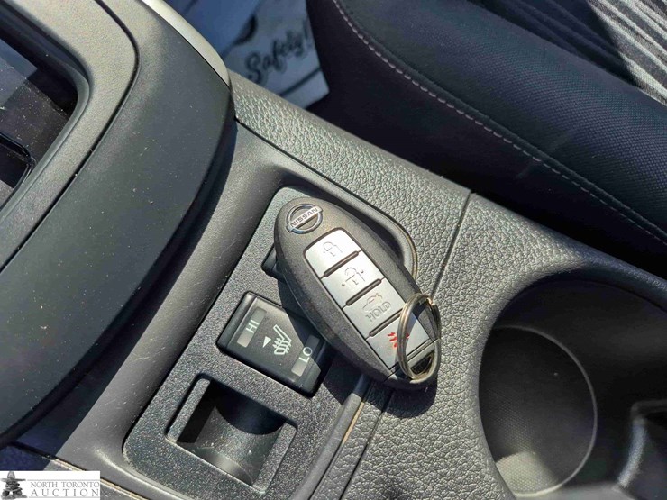 2018-nissan-sentra-sv-4dr-sedan-image-8