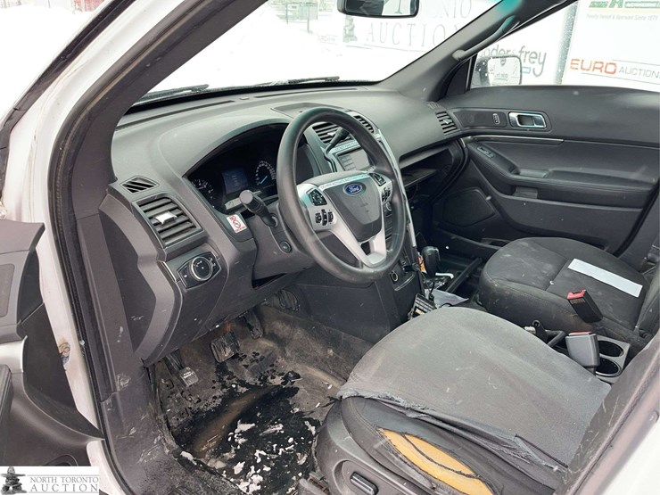 2015-ford-explorer-image-26