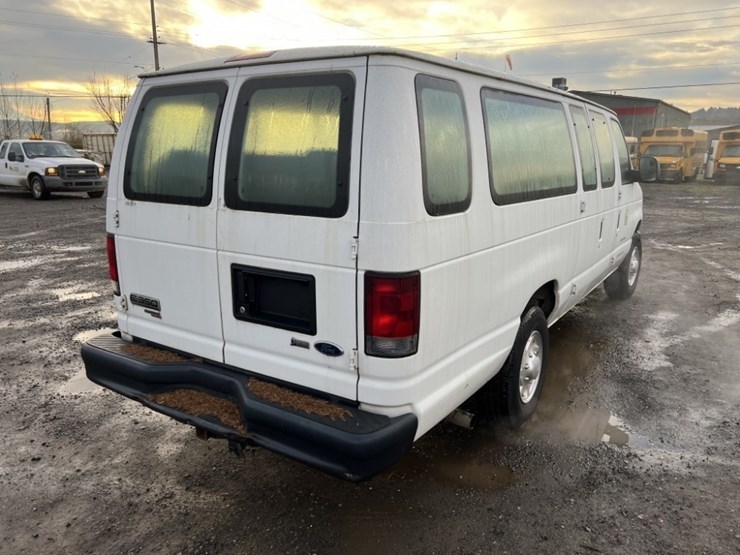 2011-ford-e350-image-4