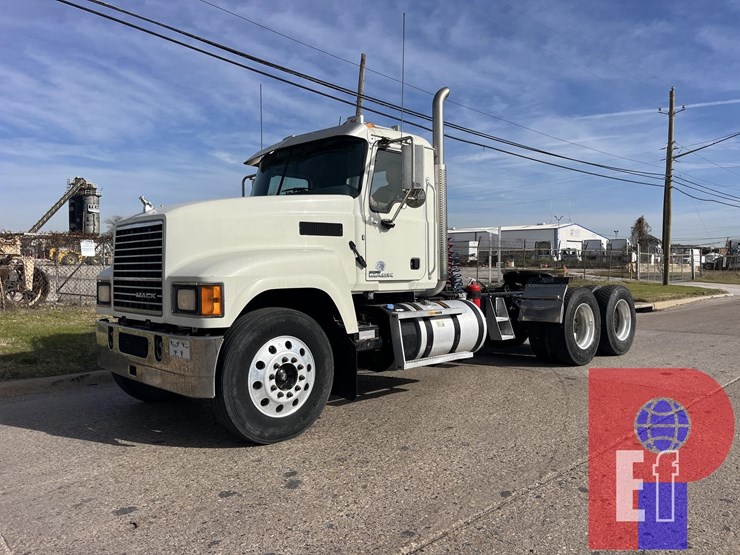 2015-mack-pinnacle-chu613-image-1