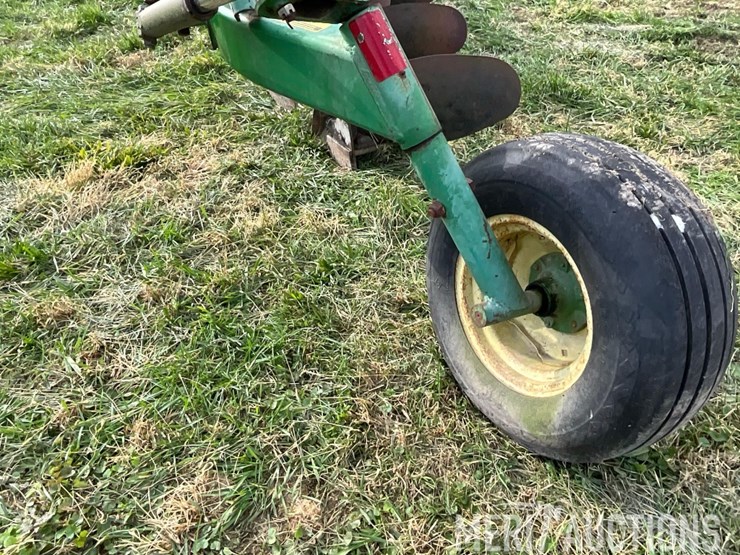 john-deere-2810-image-22