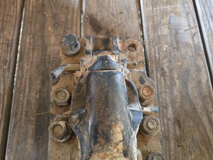 pintle-hitch-mount-image-2