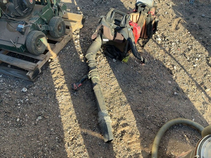 (2)-backpack-blowers-image-1