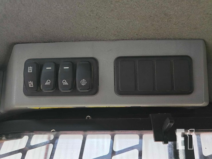 2020-caterpillar-289d3-image-15