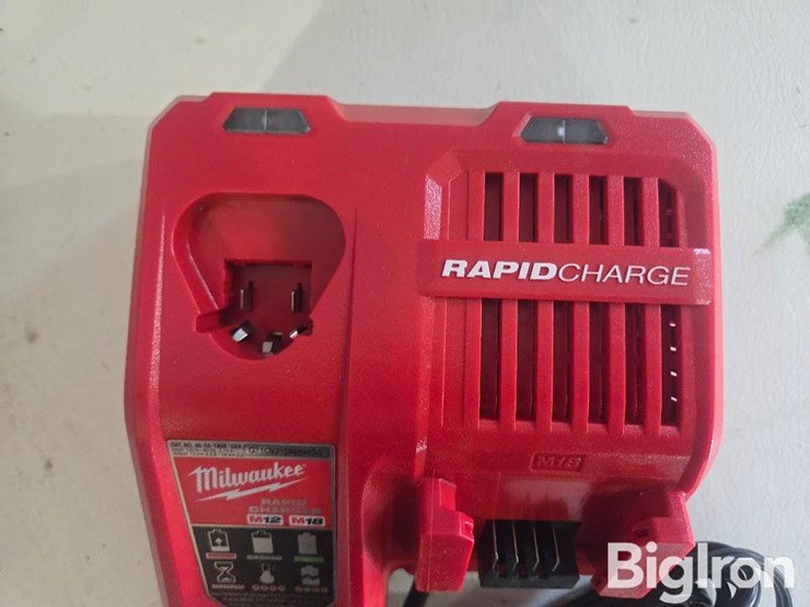 milwaukee-1"-square-ring-impact-wrench-image-11