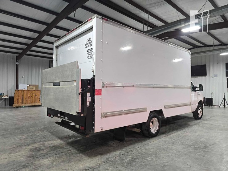 2006-ford-e350-sd-image-3