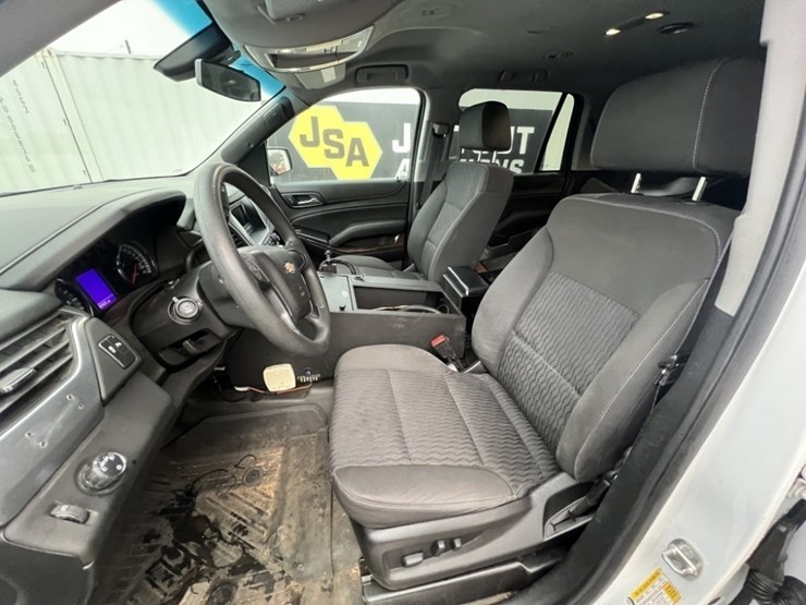 2017-chevrolet-tahoe-image-25