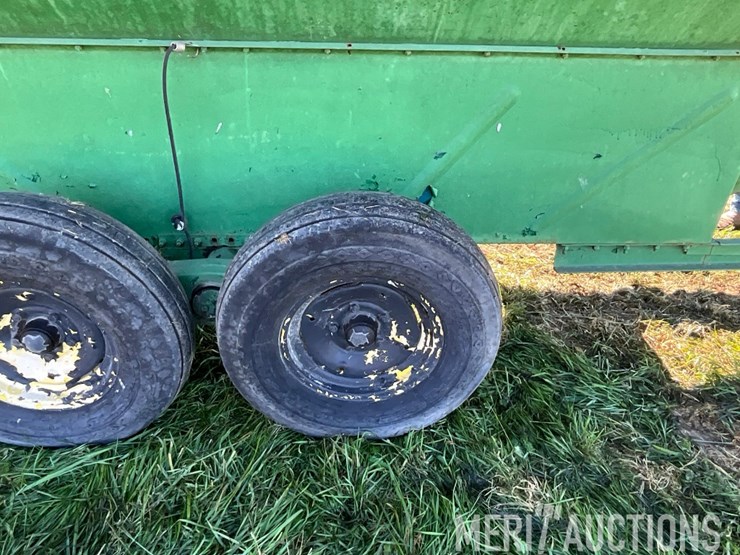 tandem-axle-2-compartment-feed-wagon-image-33