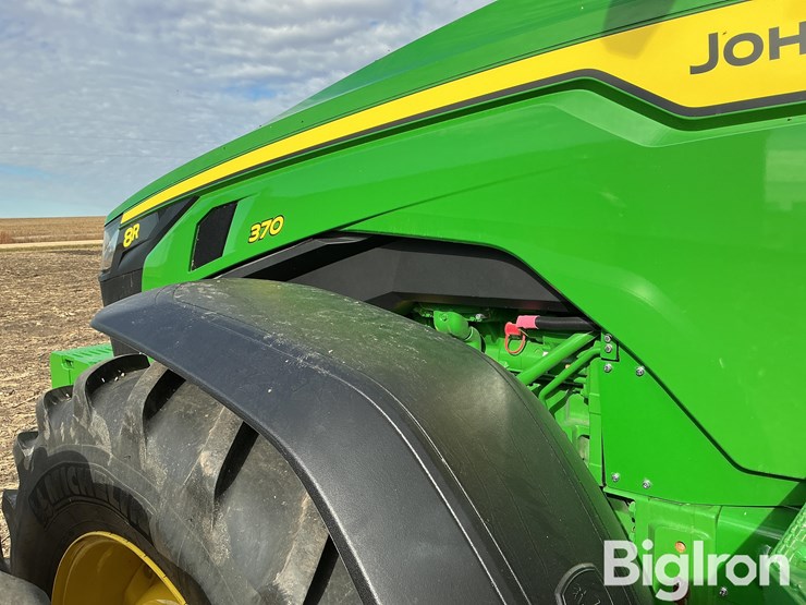 2024-john-deere-8r-370-image-13