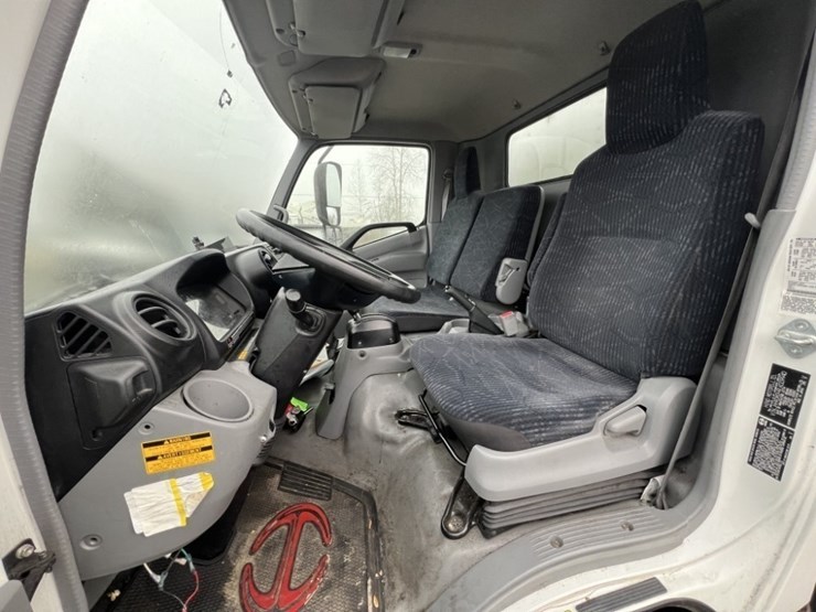 2020-hino-195-image-21