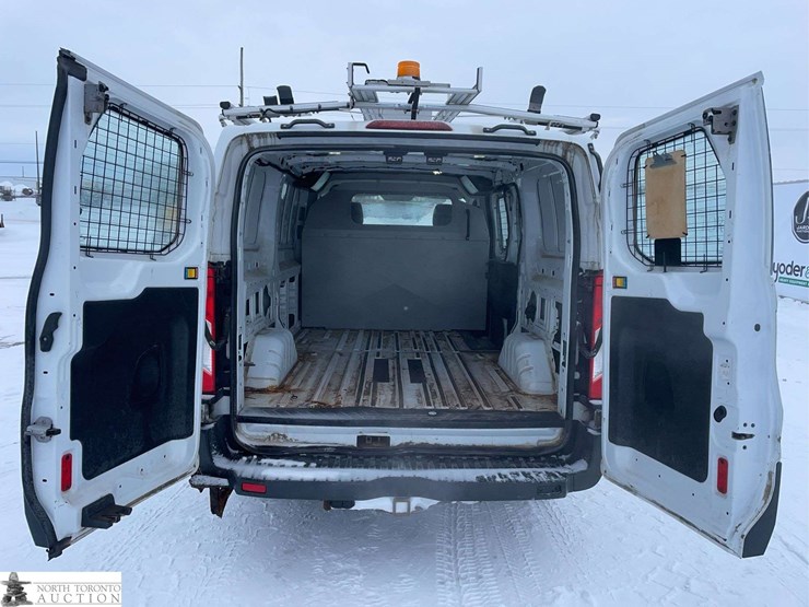 2015-ford-transit-image-27