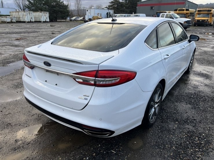2017-ford-fusion-se-awd-sedan-image-4