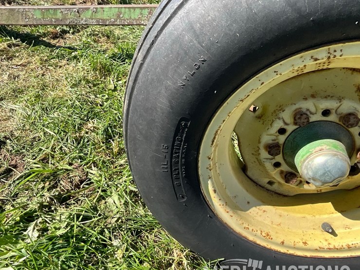 j&m-gravity-wagon-on-john-deere-gear-image-19