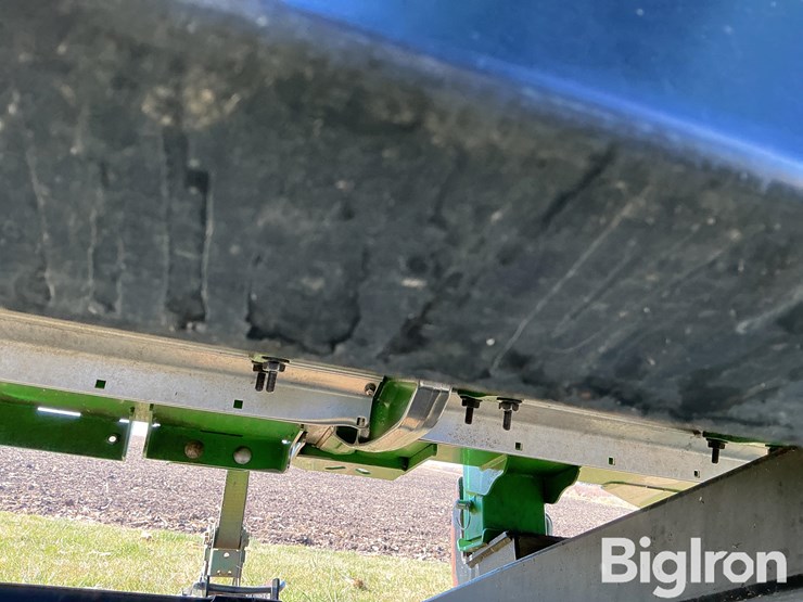 2024-john-deere-c12f-image-12