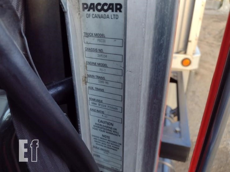 peterbilt-330-image-8