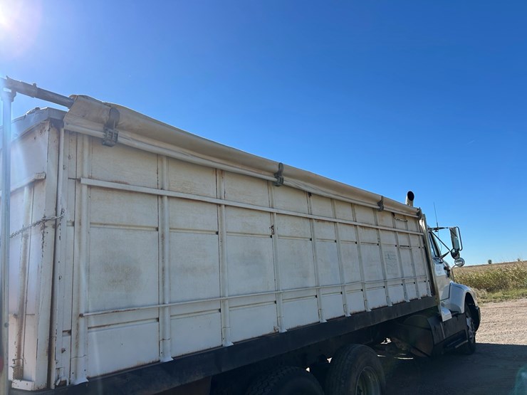 1995-international-8200-image-14