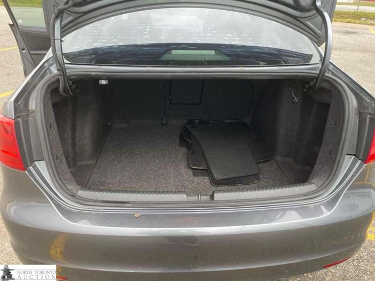 2011-volkswagen-jetta-comfortline-4dr-sedan-image-10