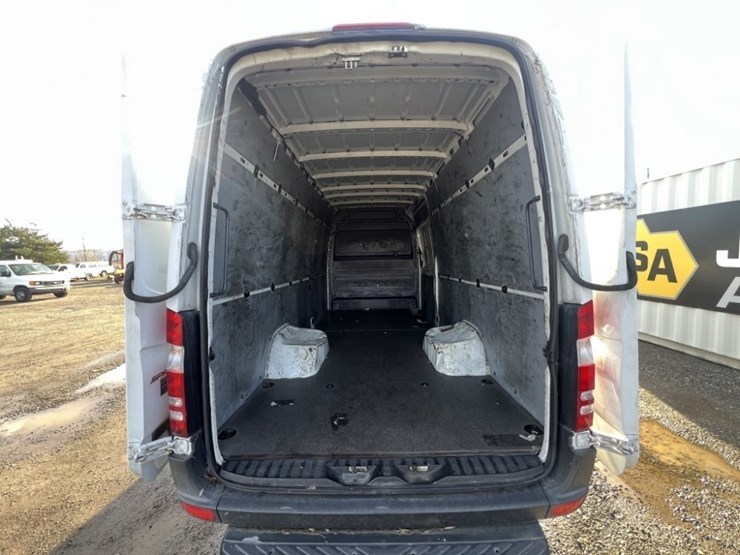 2016-freightliner-sprinter-3500-image-22