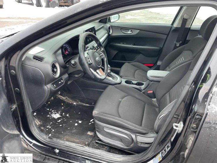 2019-kia-forte-fe-image-16