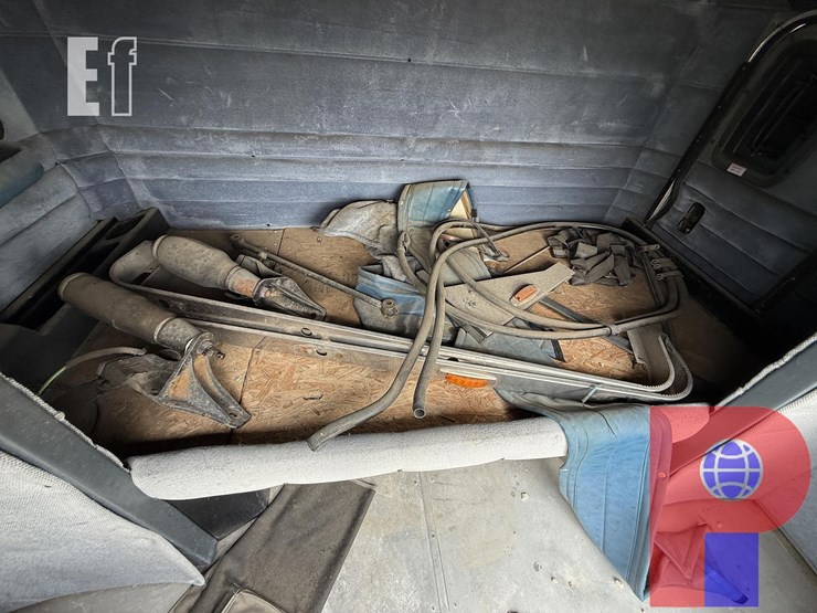 63-peterbilt-sleeper-w/-air-ride-components-image-3