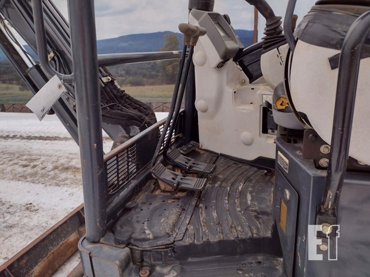 2016-deere-35g-image-11