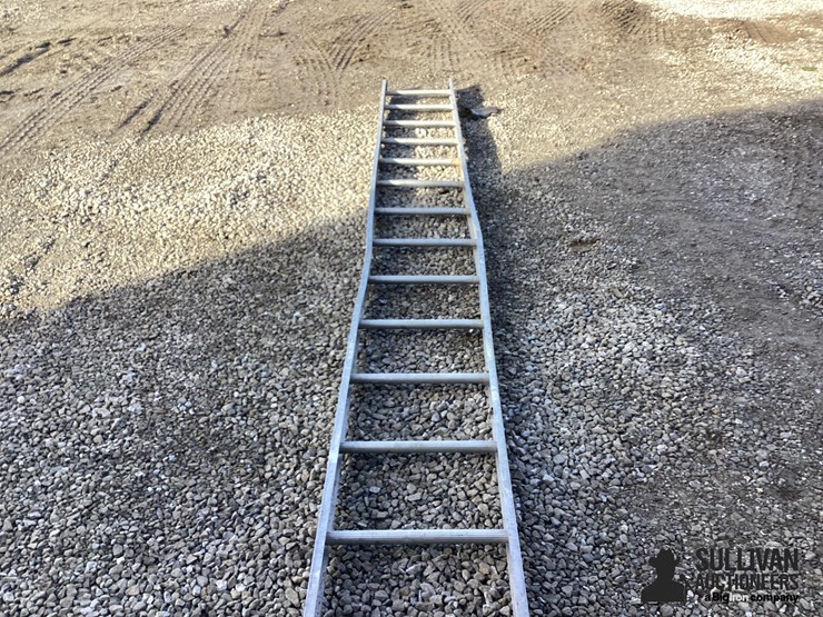 16'-aluminum-ladder-image-9