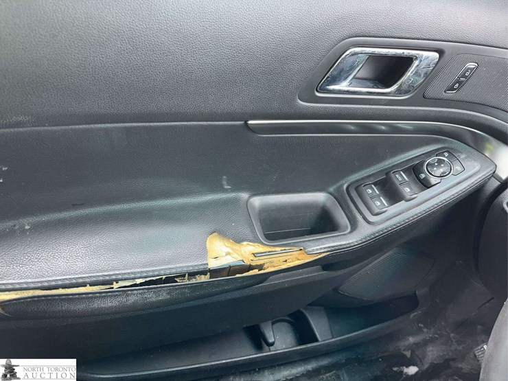 2015-ford-explorer-image-23