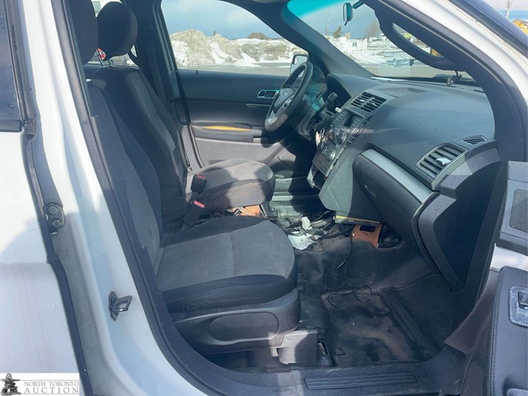 2014-ford-explorer-image-25