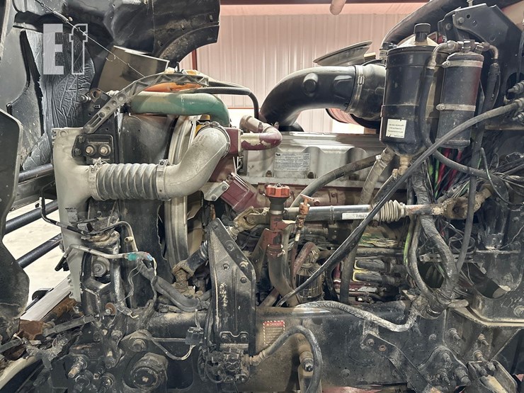 2012-mack-granite-gu713-image-26