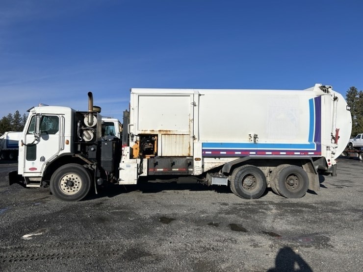 2012-peterbilt-320-image-2