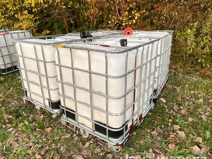 (4)-250-gallon-poly-totes-image-1