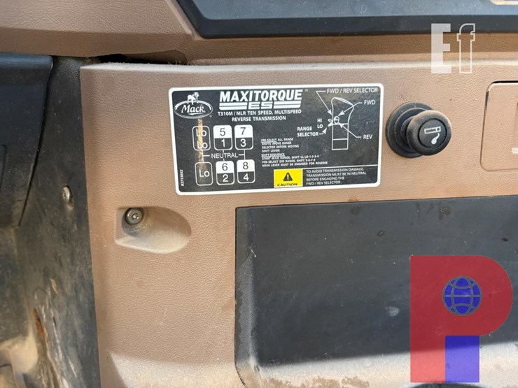 2013-mack-granite-gu713-image-6