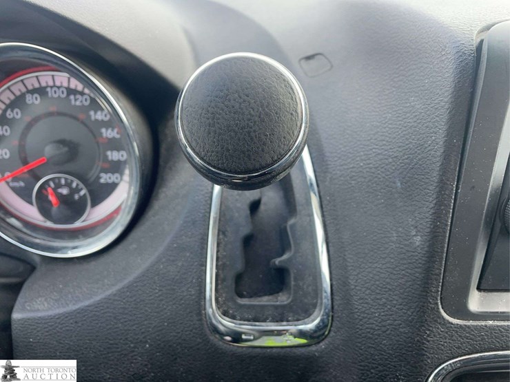 2020-dodge-grand-caravan-se-image-15