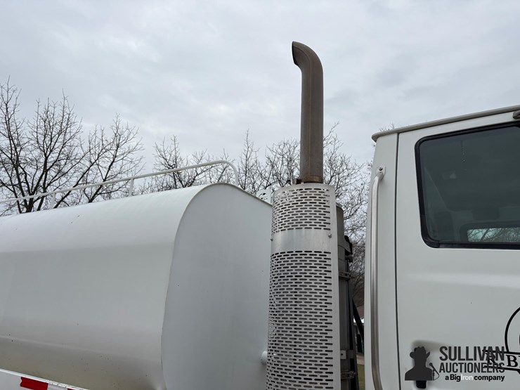 2009-sterling-l9500-image-15